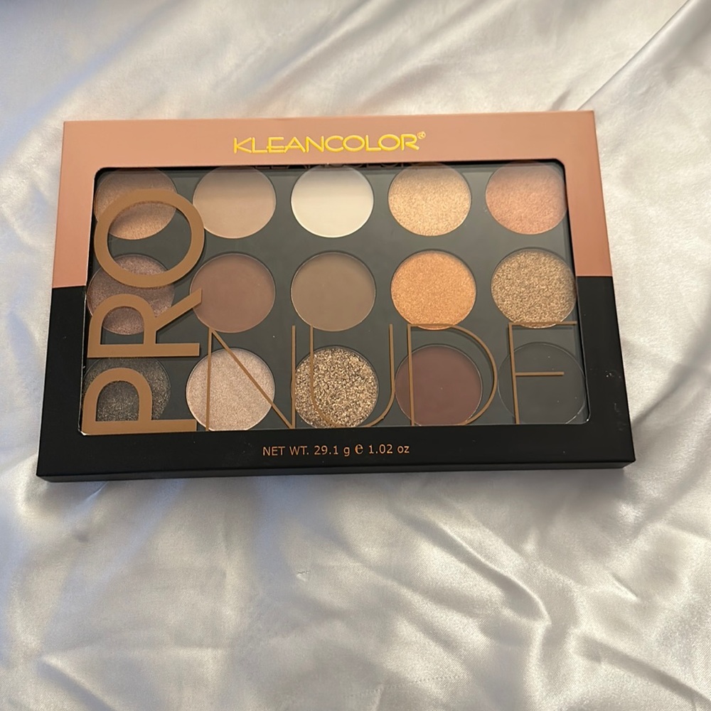 Nude eyeshadow pallet brand new